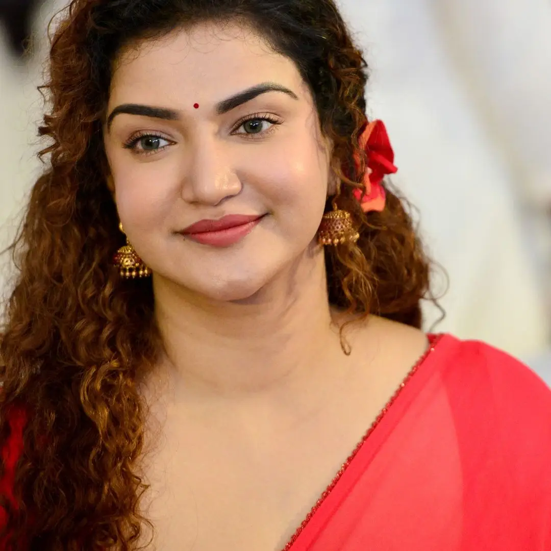 Honey Rose Long Hair Smiling Face Closeup Wallpapers